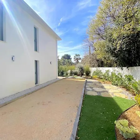 Maison De Standing à Proximité De La Villa *