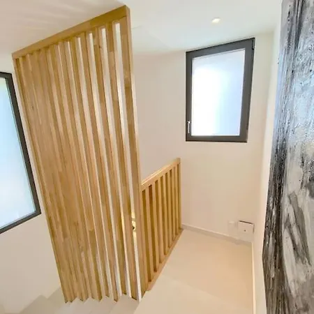 Maison De Standing à Proximité De La Villa *
